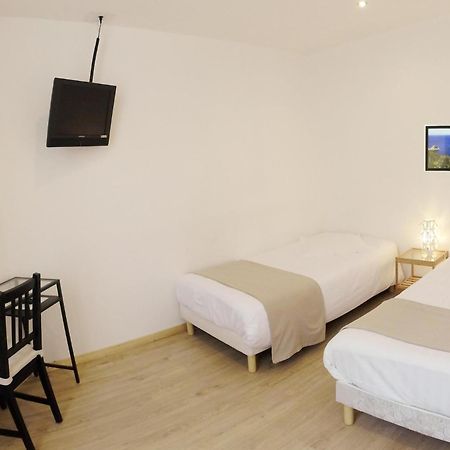 Hotel L'Oustaou Le Lavandou Bagian luar foto