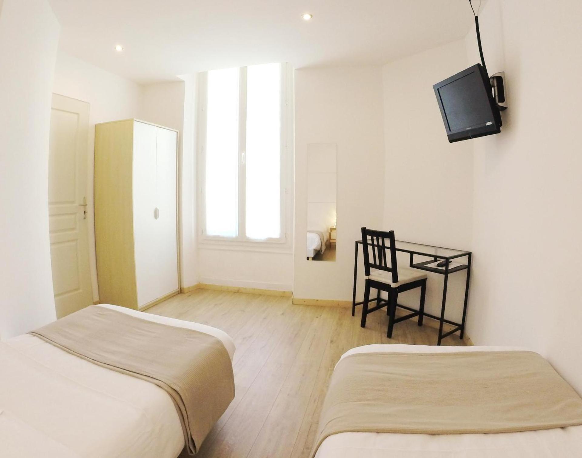 Hotel L'Oustaou Le Lavandou Bagian luar foto