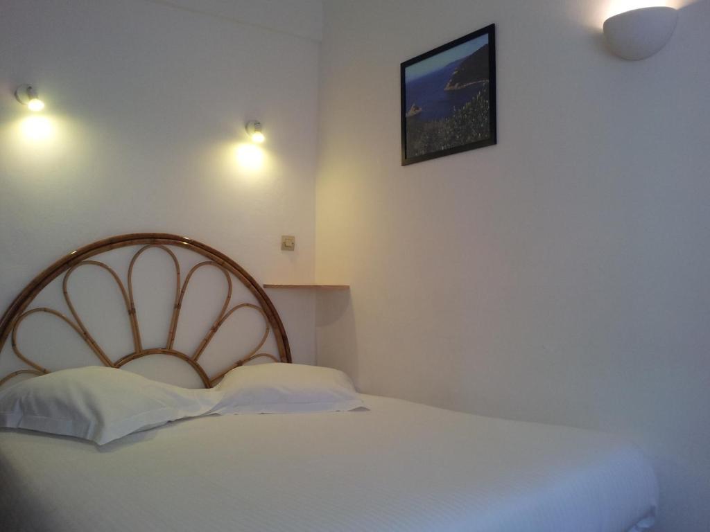Hotel L'Oustaou Le Lavandou Ruang foto
