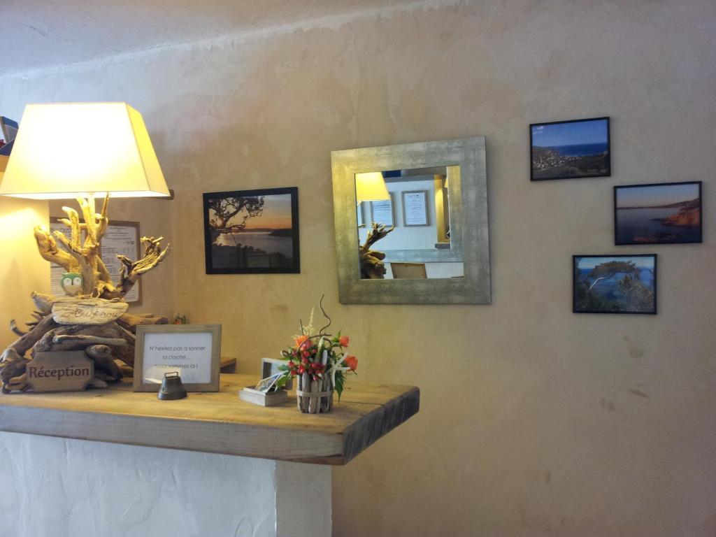 Hotel L'Oustaou Le Lavandou Bagian luar foto